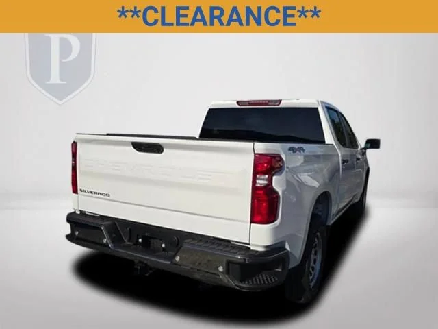 New 2026 Summit White Chevrolet WT image 7