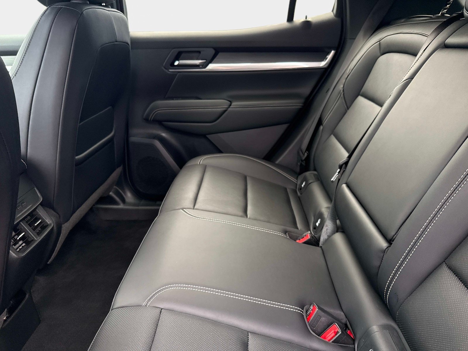 Used 2025 Sterling Metallic GMC AWD Elevation image 13