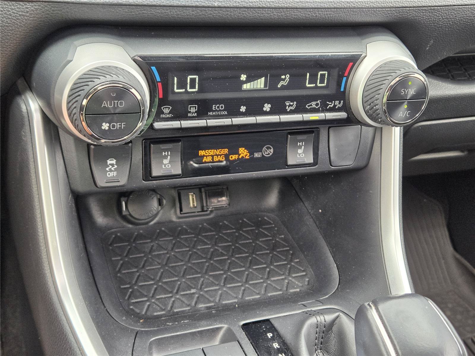 2020 Toyota RAV4 XSE - Photo 28