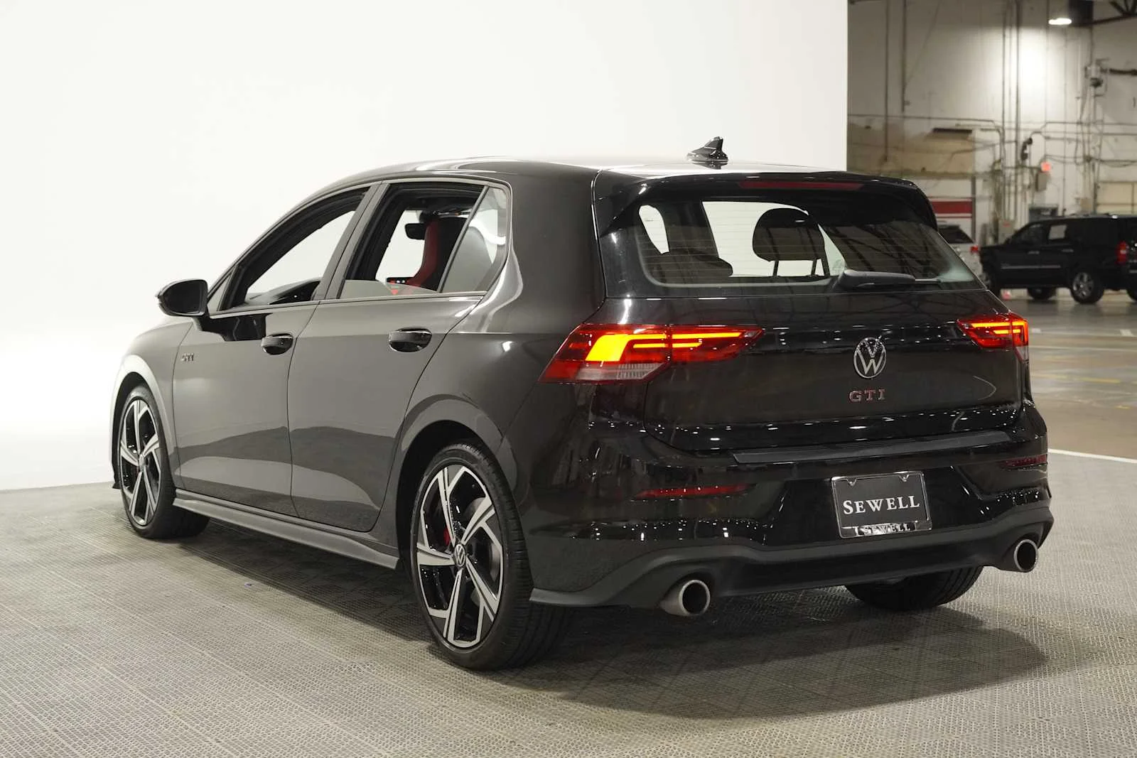 Used 2025 Mythos Black Metallic Volkswagen SE image 6