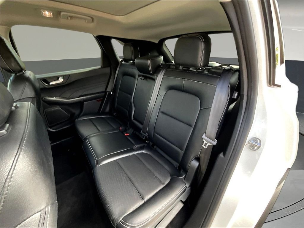 Used 2022 White Ford SEL image 25
