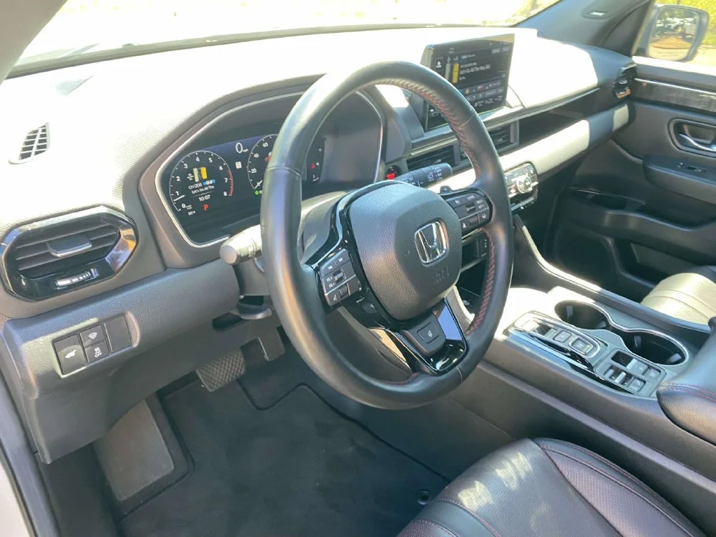 Certified Used 2025  Honda Black Edition image 22