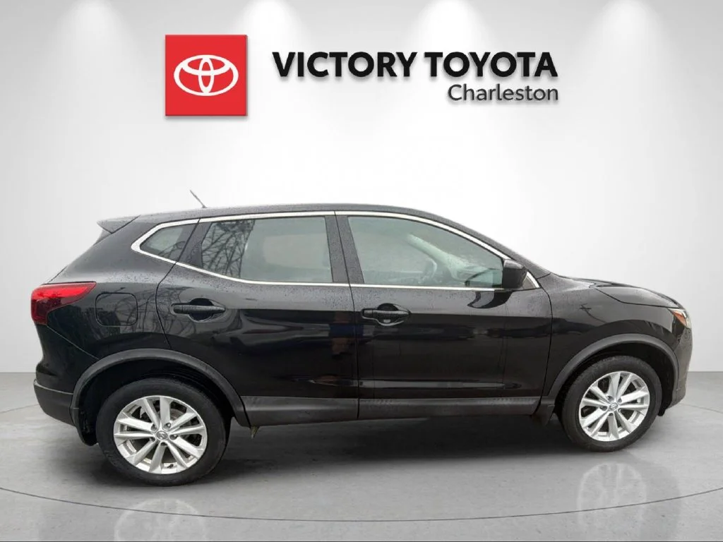 Used 2018 Black Nissan S image 6