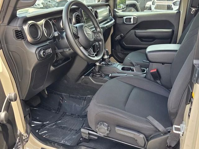 Used 2022  Jeep Sport image 13