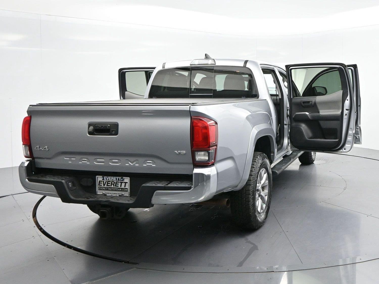 Used 2019 Silver Sky Metallic Toyota SR image 35