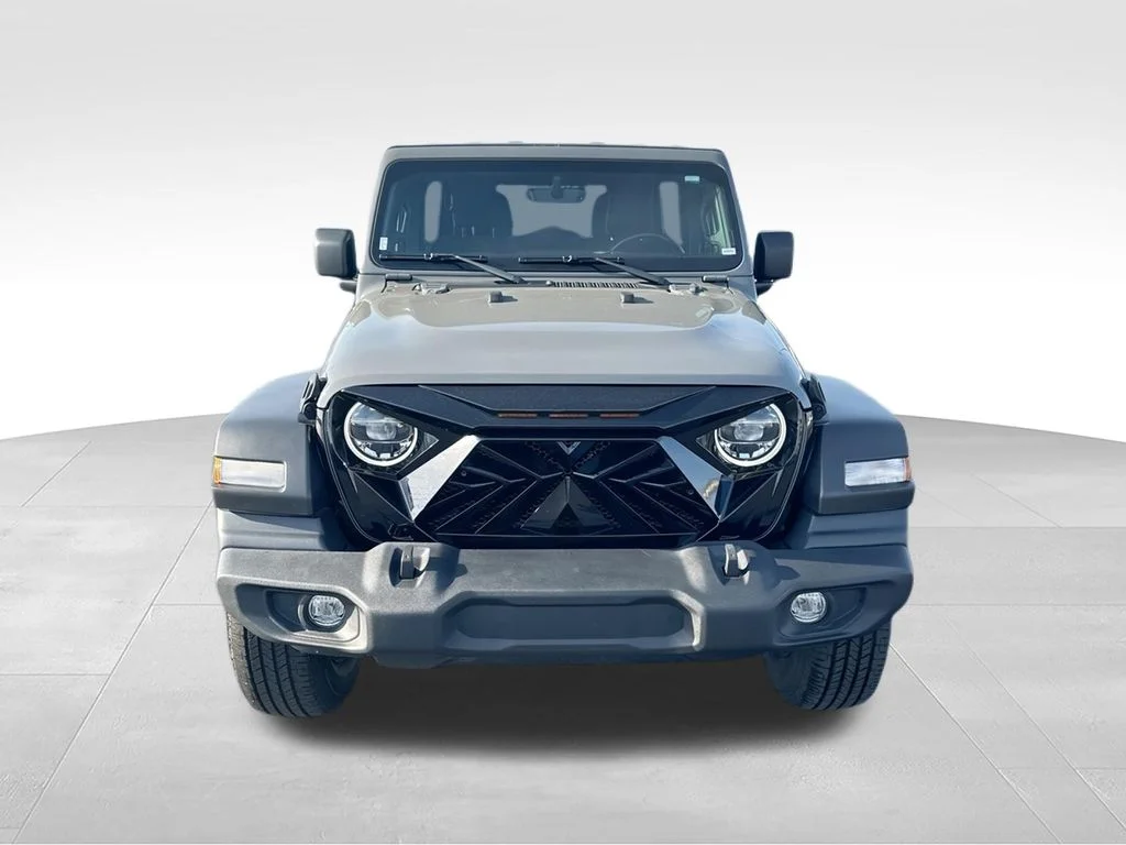 Used 2022 Gray Jeep Unlimited Sport Altitude image 3