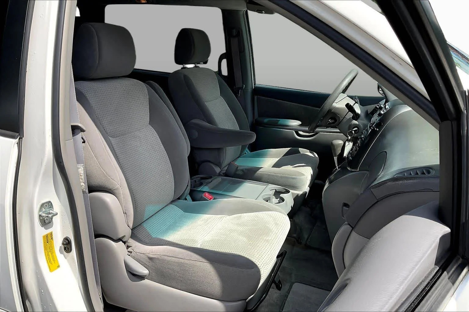 Used 2008 Natural White Toyota LE image 8