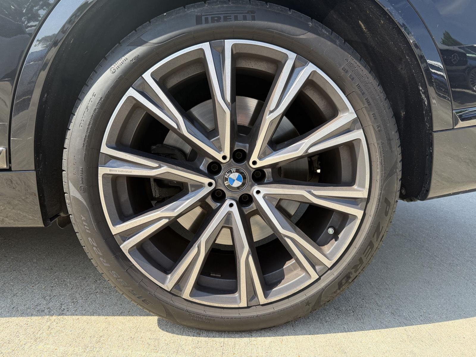 Used 2021 Black Sapphire Metallic BMW M50i image 4