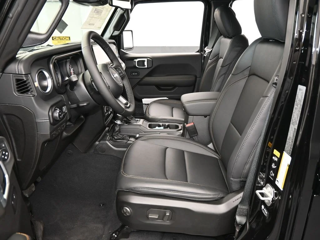 New 2026 Black Clear-Coat Exterior Paint Jeep Sahara image 11