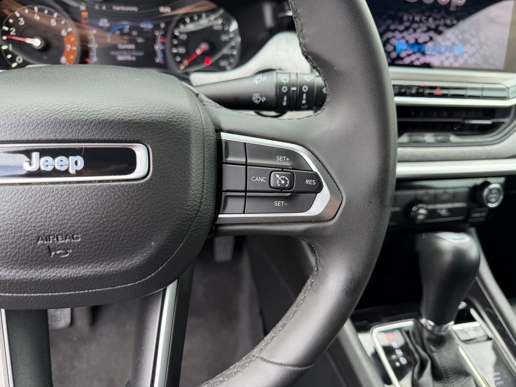 Used 2024 White Jeep Latitude image 17