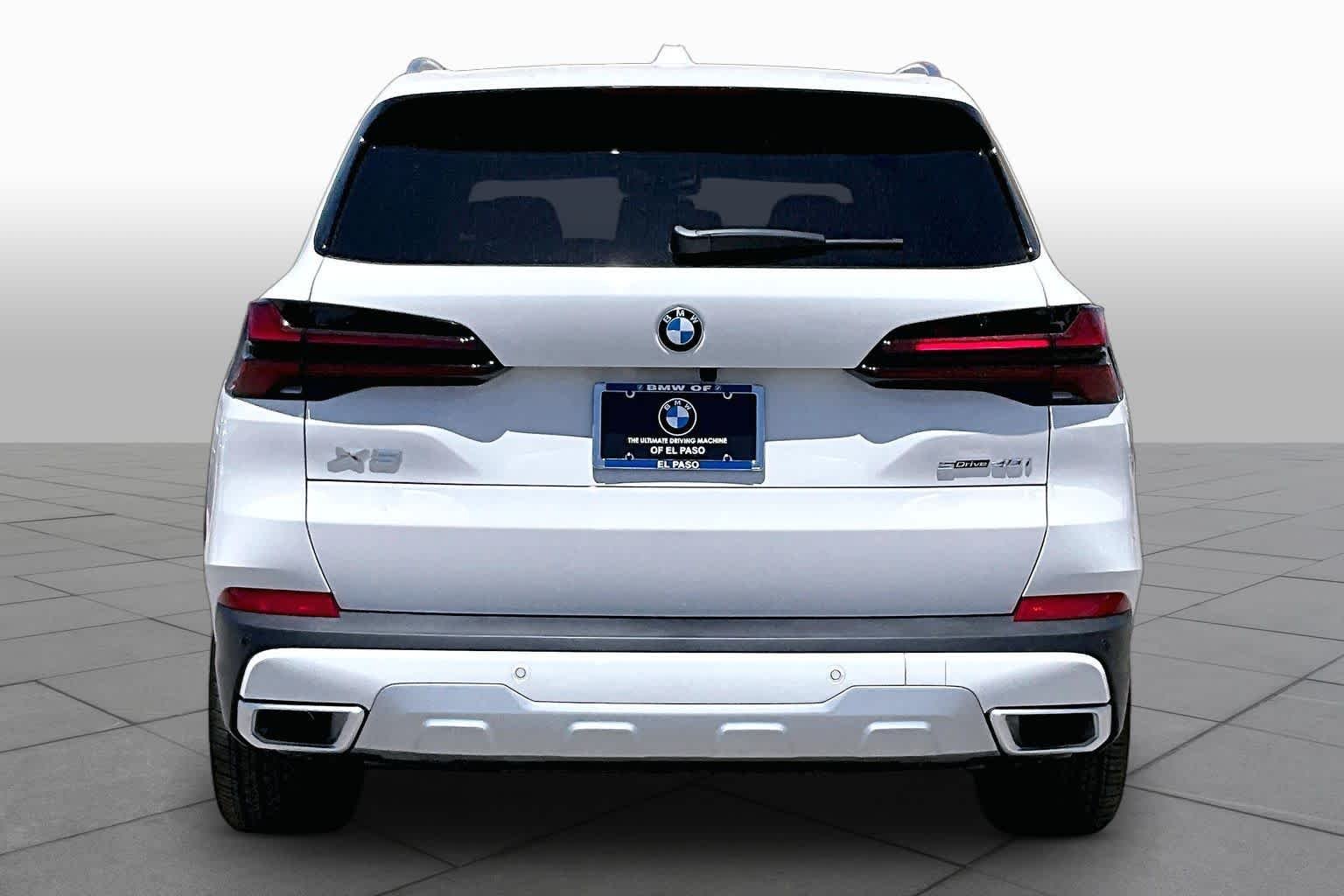New 2026 Alpine White BMW sDrive40i image 4