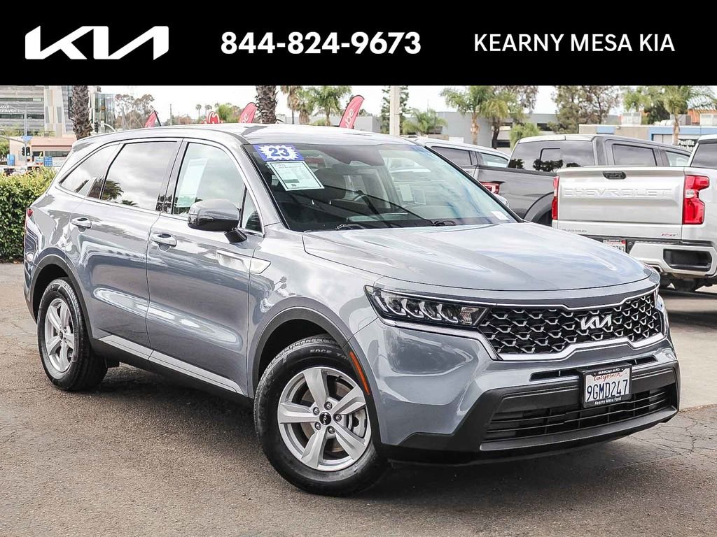 2023 Kia Sorento LX AT's photo