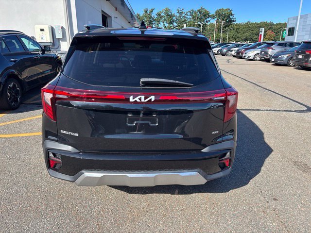 Used 2024 Fusion Black Kia SX image 6