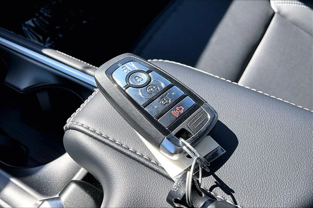 New 2026 White Ford MAX Platinum® image 36