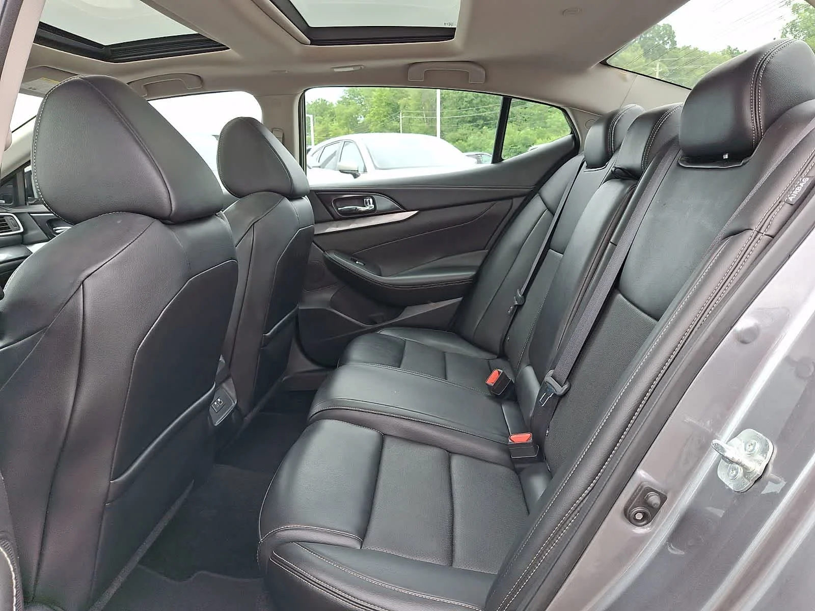 Used 2019 Gun Metallic Nissan SL image 11