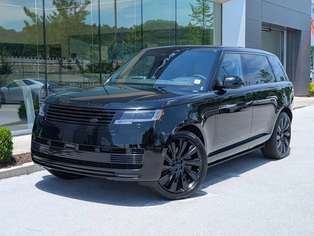 2026 Land Rover Range Rover 4.4 SV Black LWB's photo