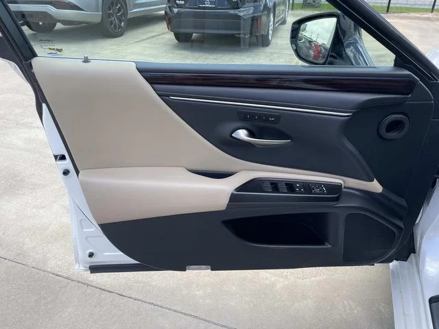 Used 2020 White Lexus 350 image 12