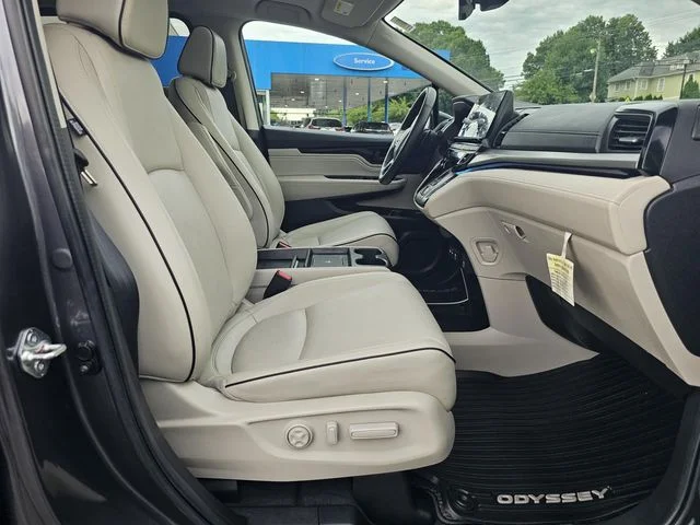 2025 Honda Odyssey Touring - Photo 12