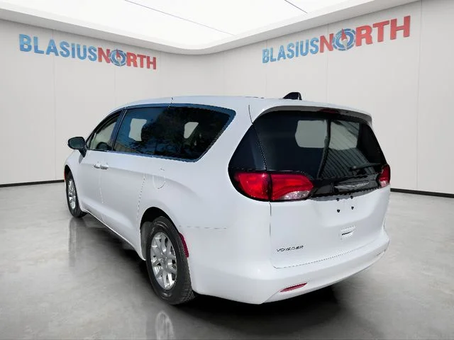 Used 2022 White Chrysler LX image 7