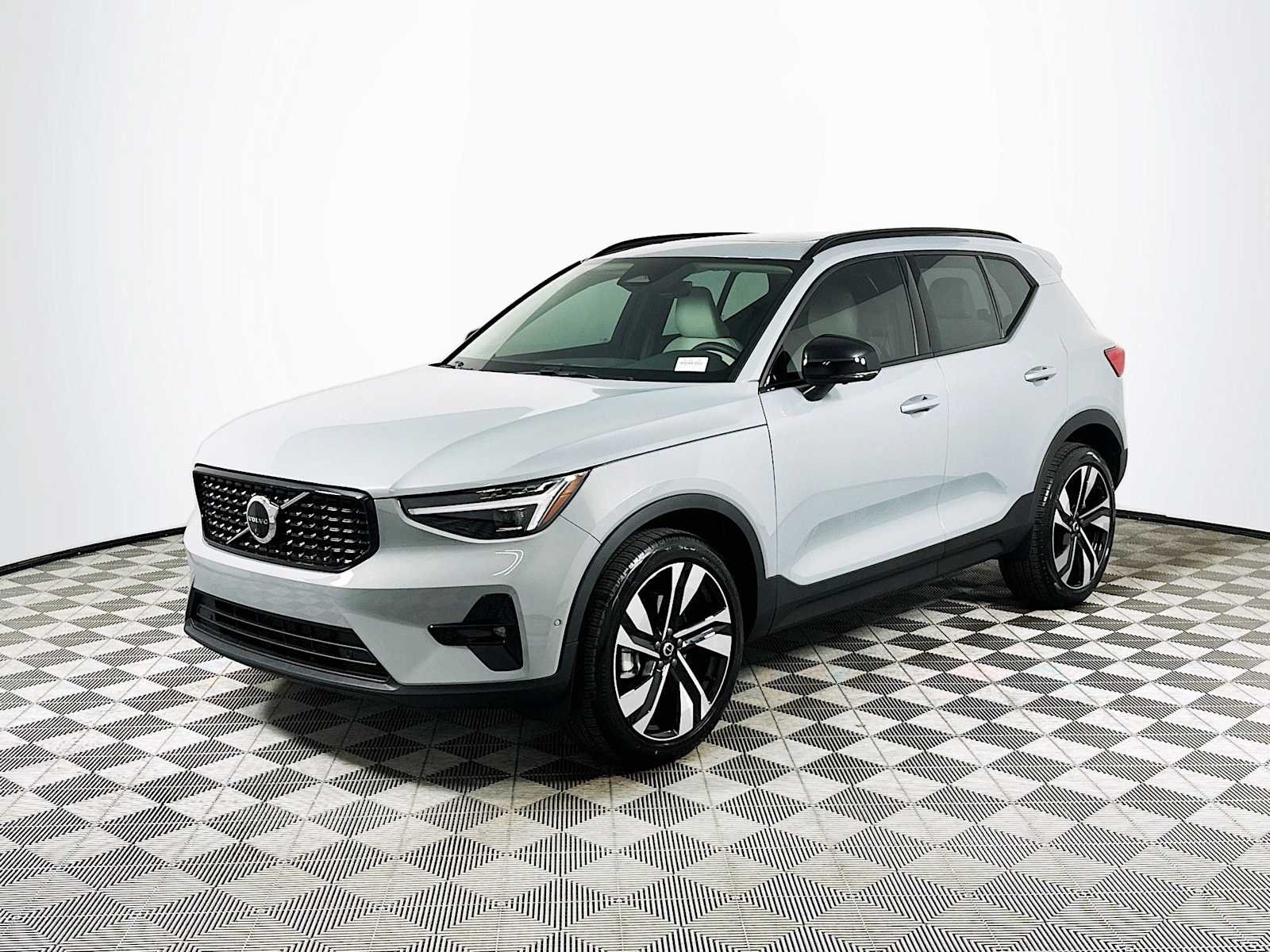 New 2026 Vapour Grey Volvo Ultra image 3