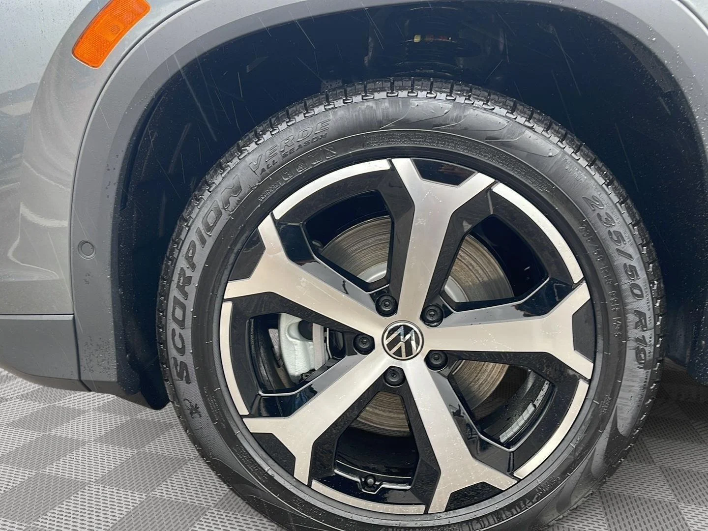 New 2026 Platinum Gray Metallic Volkswagen SE image 9