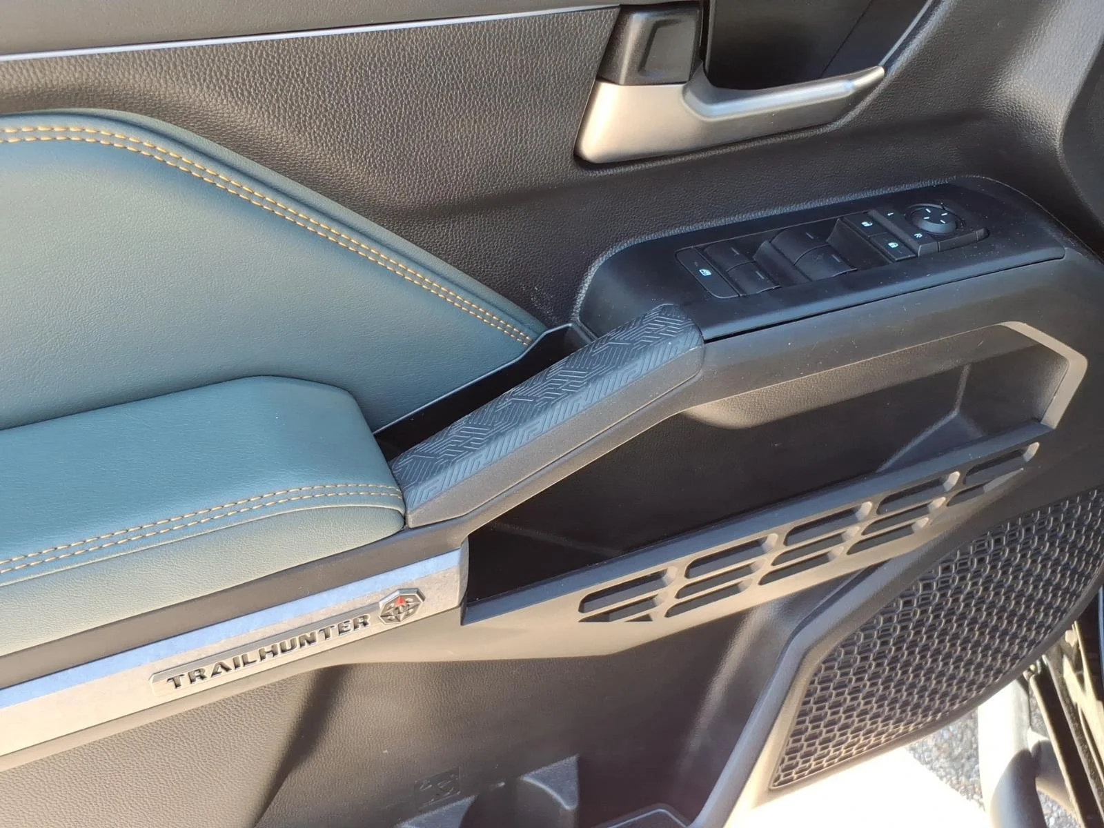 Used 2025 Black Toyota Trailhunter Hybrid image 16