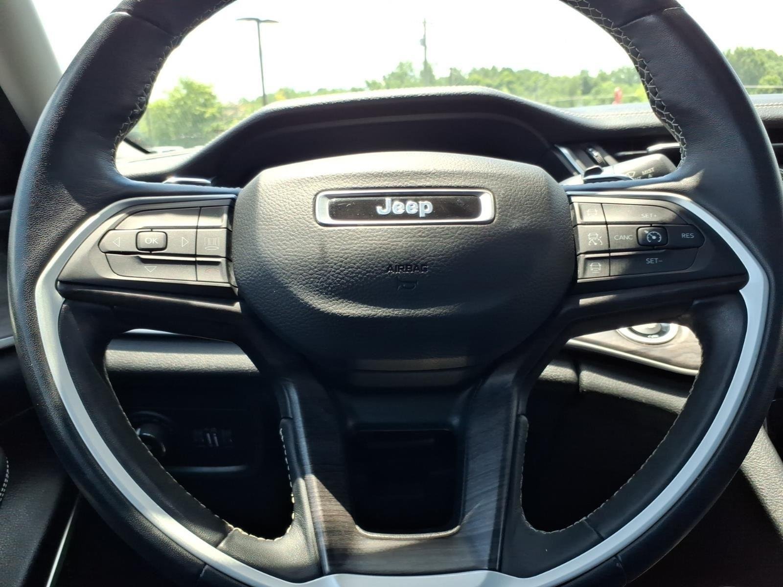 Used 2022 Ember Pearlcoat Jeep Limited image 28