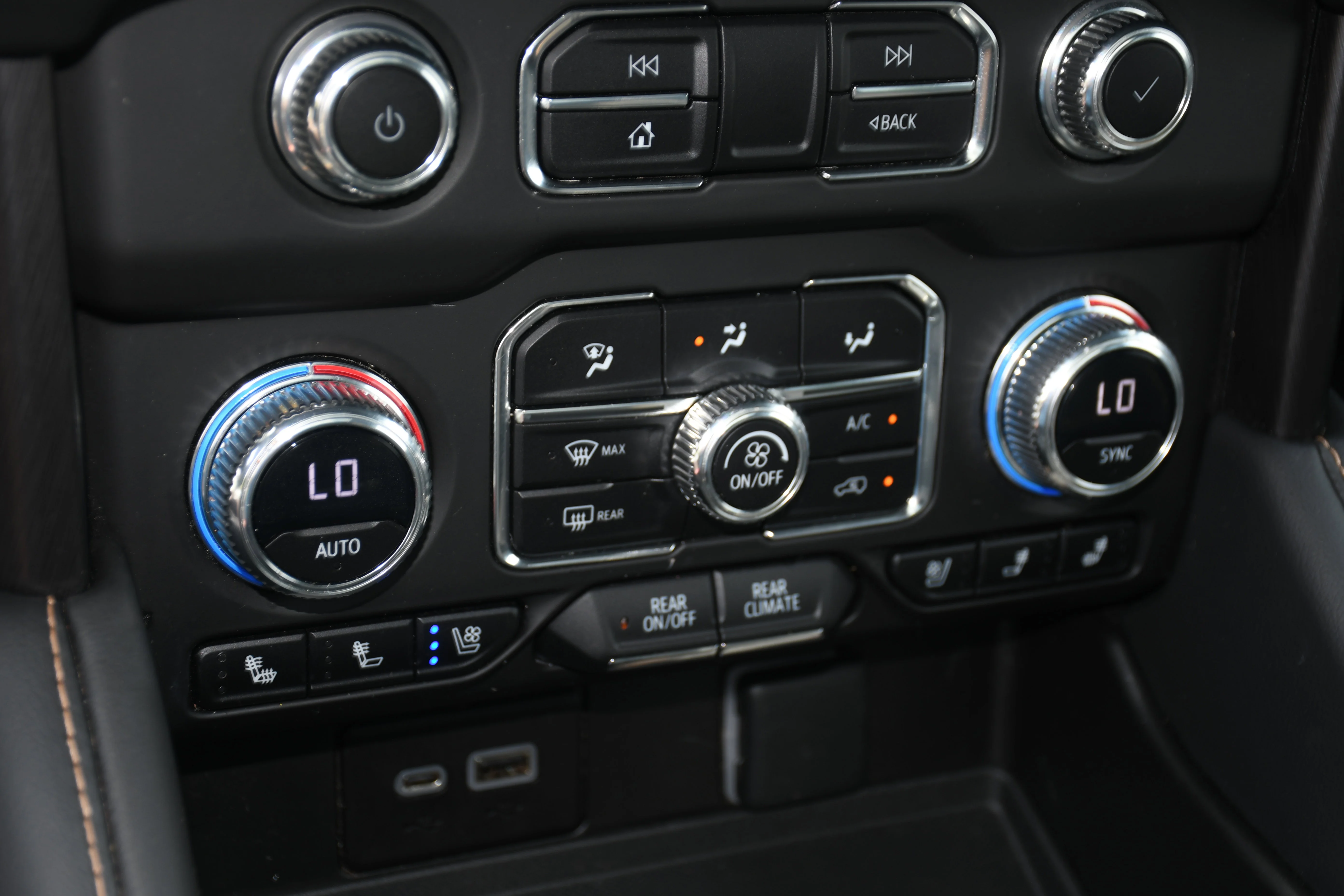 2023 GMC Yukon XL AT4 - Photo 15