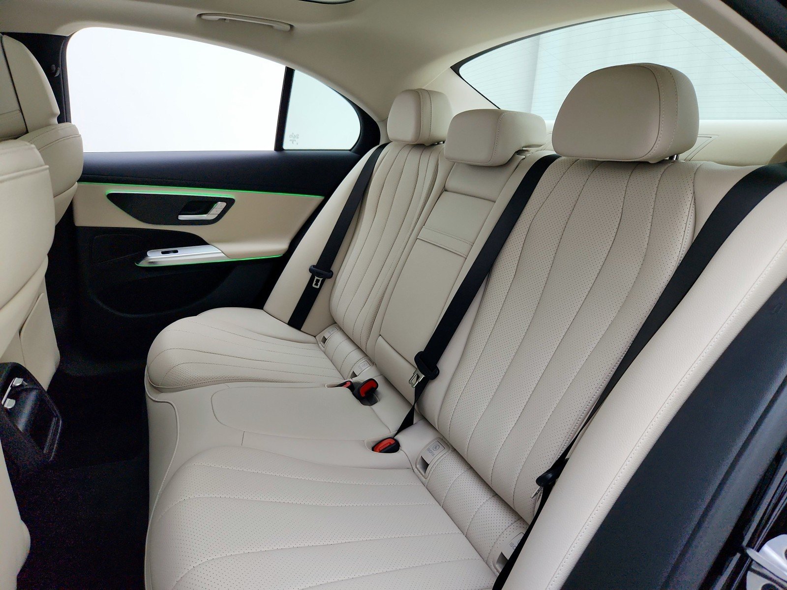 2026 Mercedes-Benz E-Class E350 - Photo 18