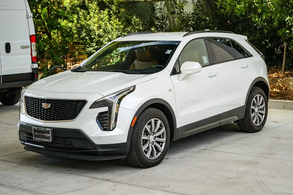 Used 2019 White Cadillac Sport image 3