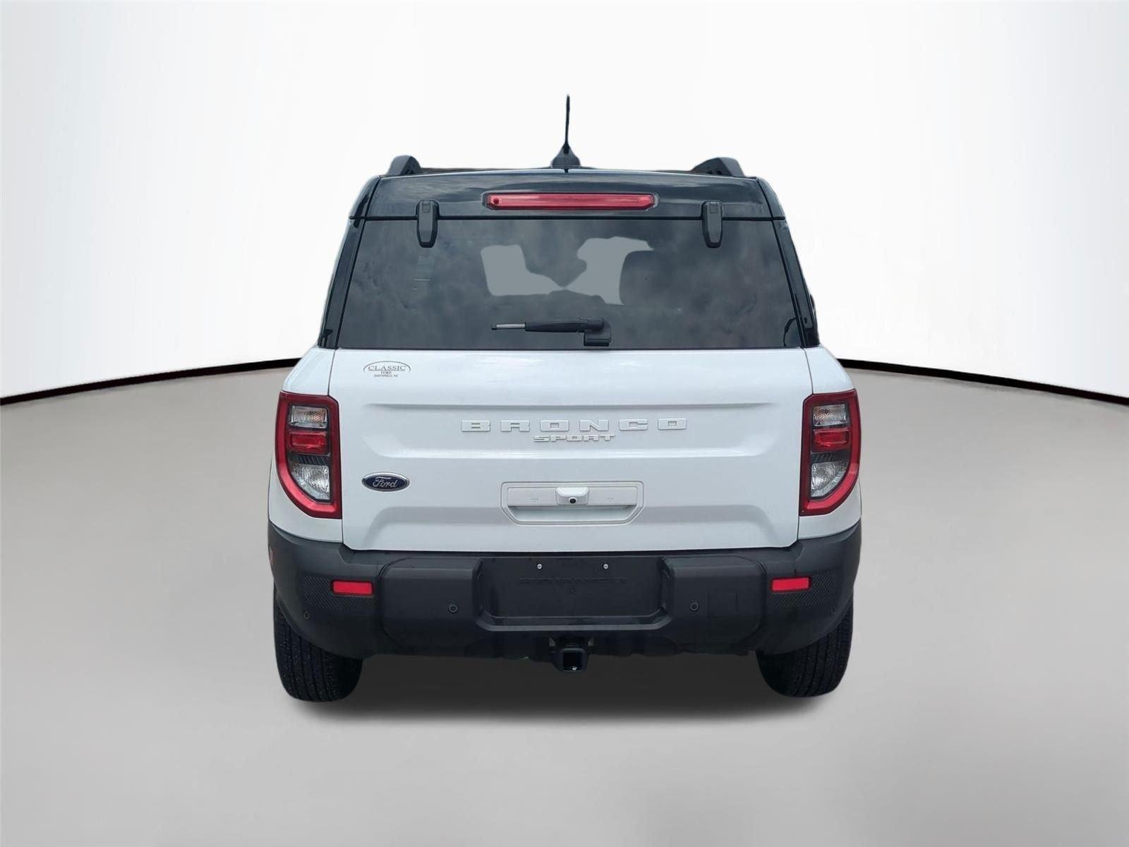 Used 2025 Oxford White Clearcoat Ford Outer Banks image 4