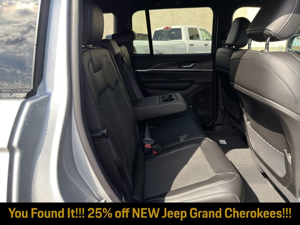 New 2026 Silver Zynith Exterior Paint Jeep Altitude image 29