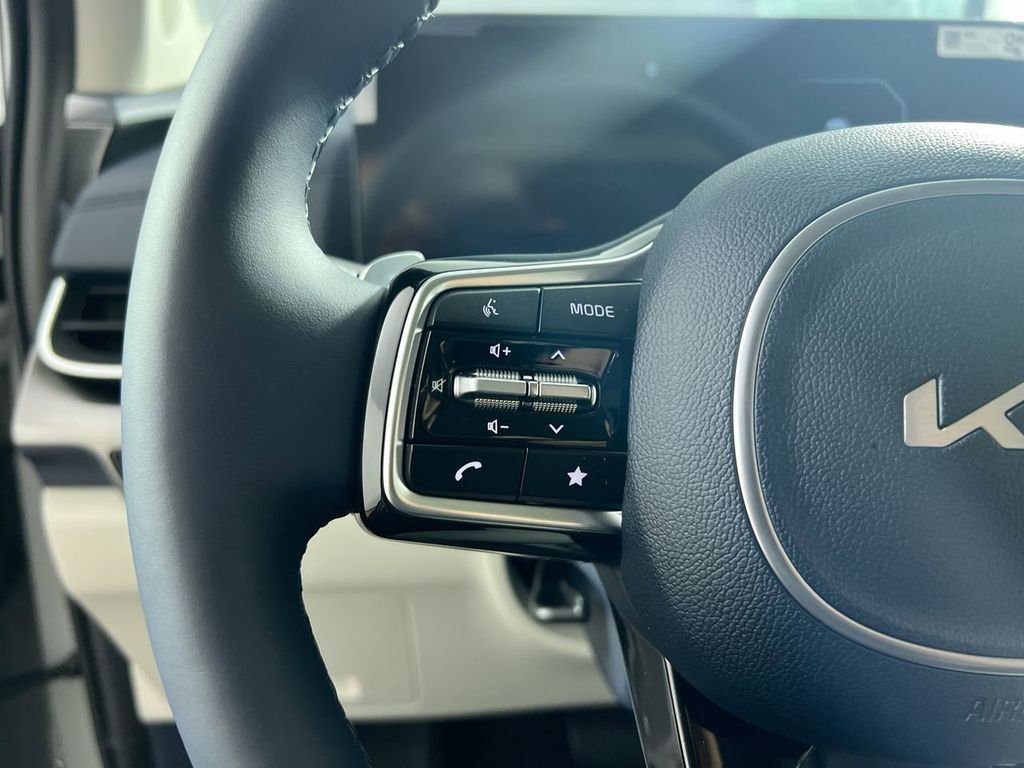 New 2026 Ceramic Silver Kia SX image 17
