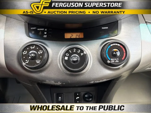 Used 2010 White Toyota Base image 13