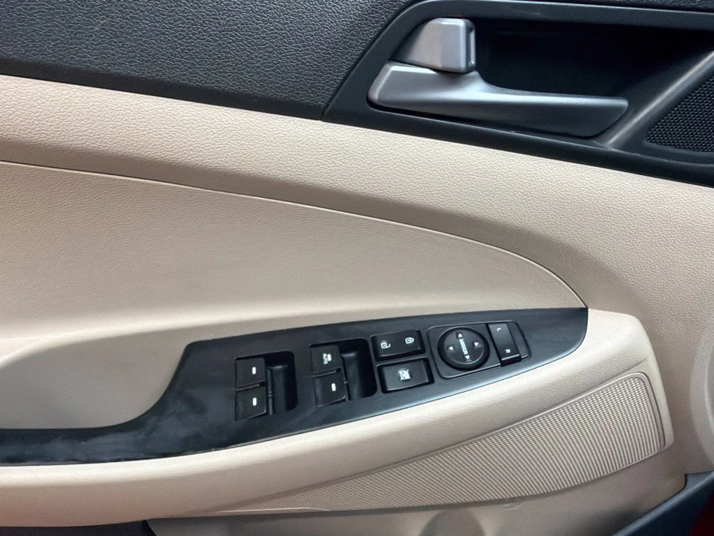 Used 2017 Ruby Wine Hyundai SE image 16