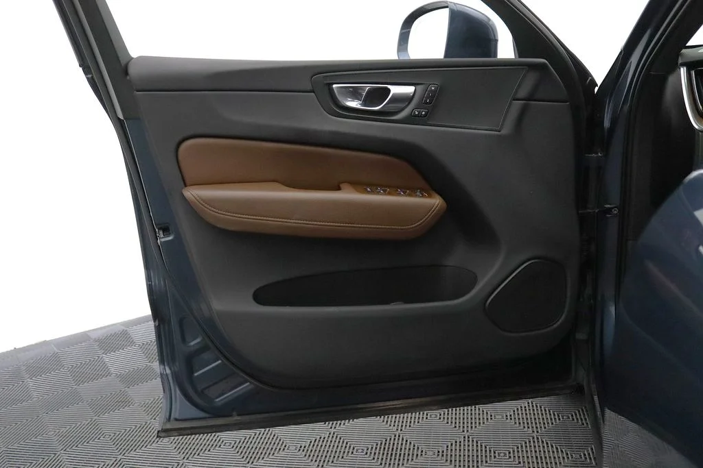 2022 Volvo XC60 Momentum - Photo 12