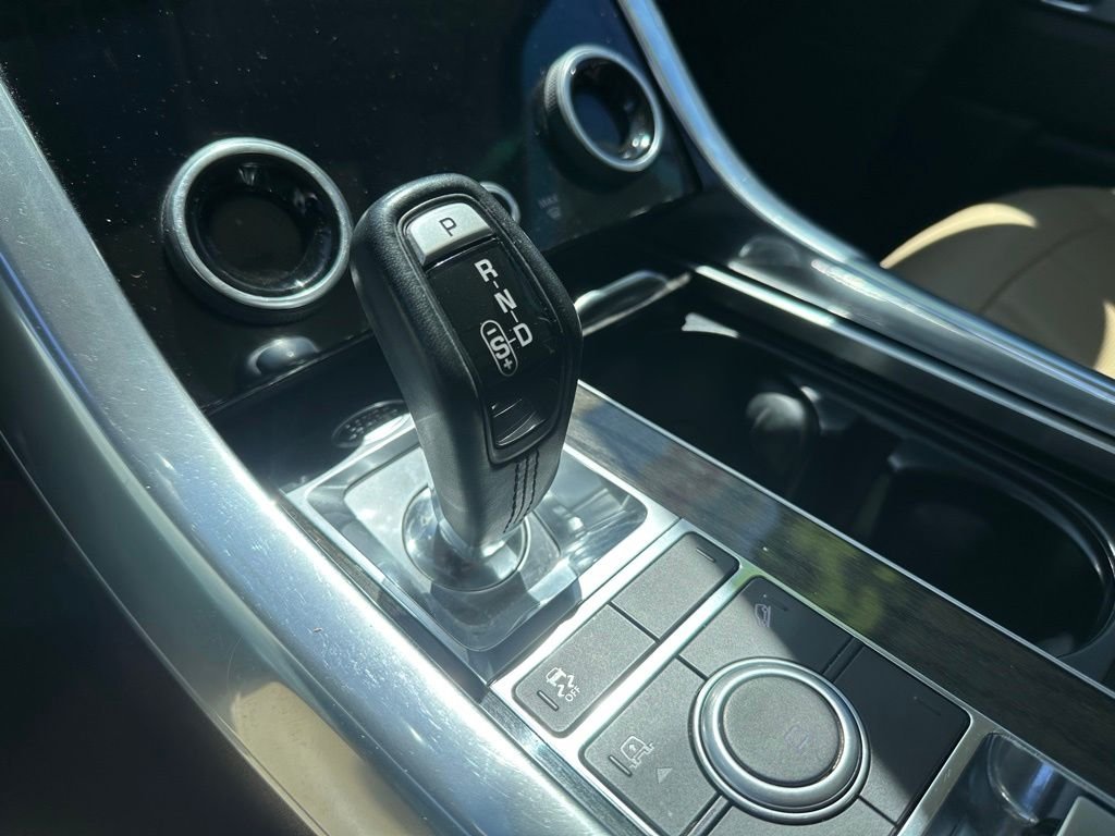 Used 2019 White Land Rover HSE image 5