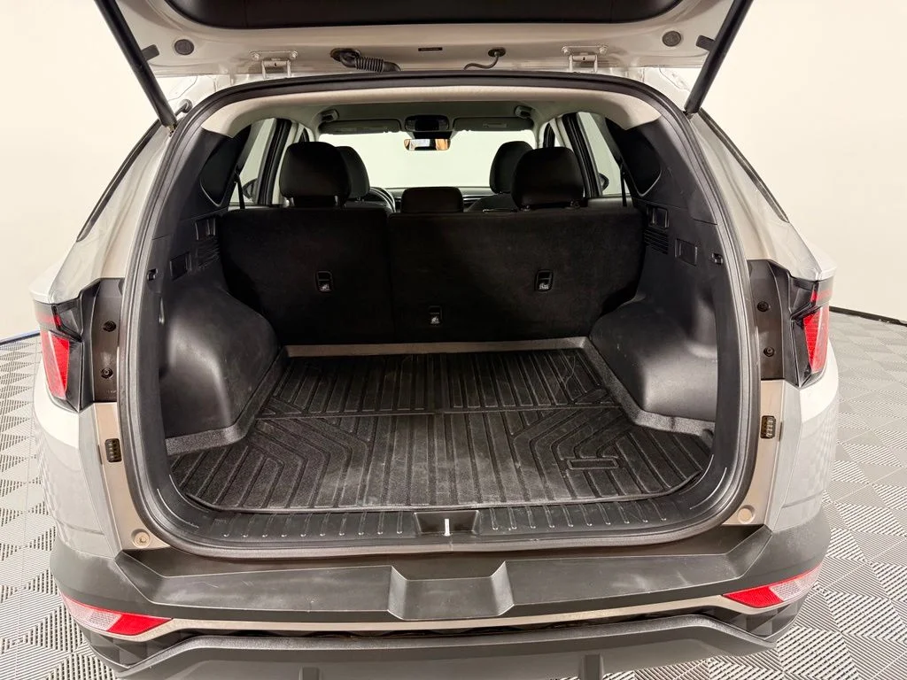 Used 2024 Silver Hyundai SEL image 12