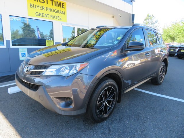 Used 2015  Toyota LE image 1