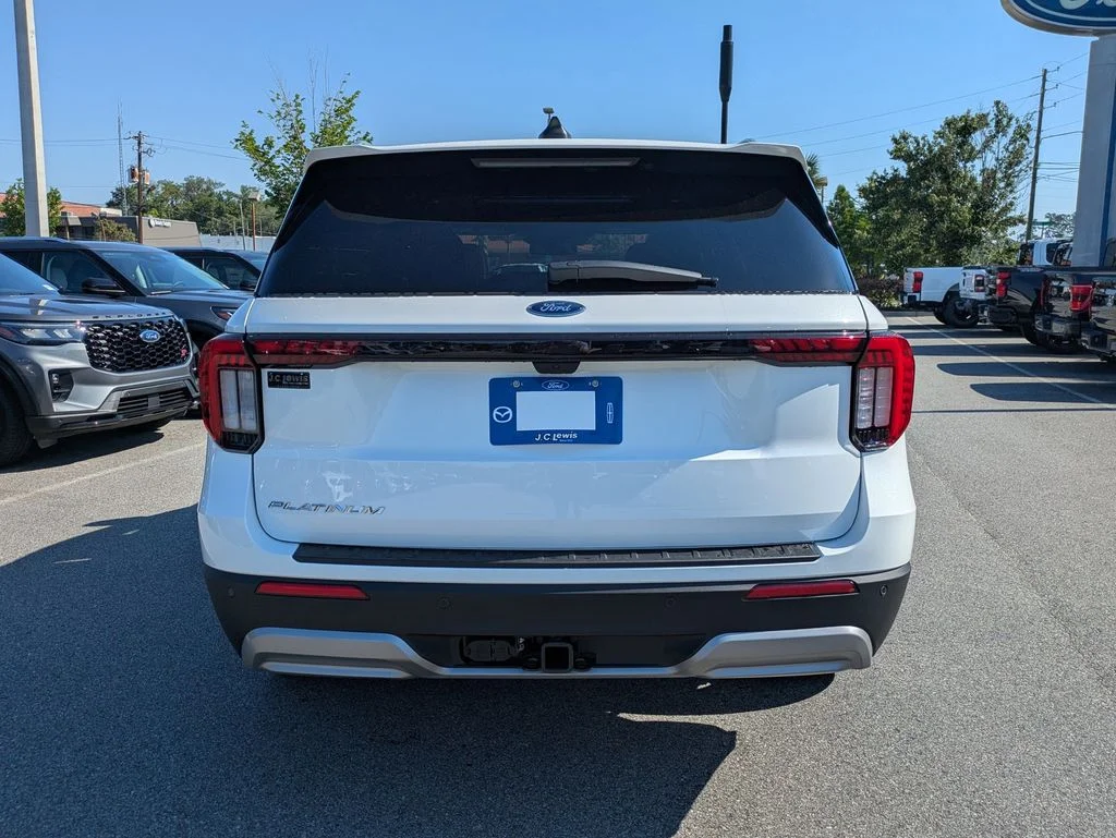 New 2026 Star White Metallic Tri-Coat Ford Platinum image 4