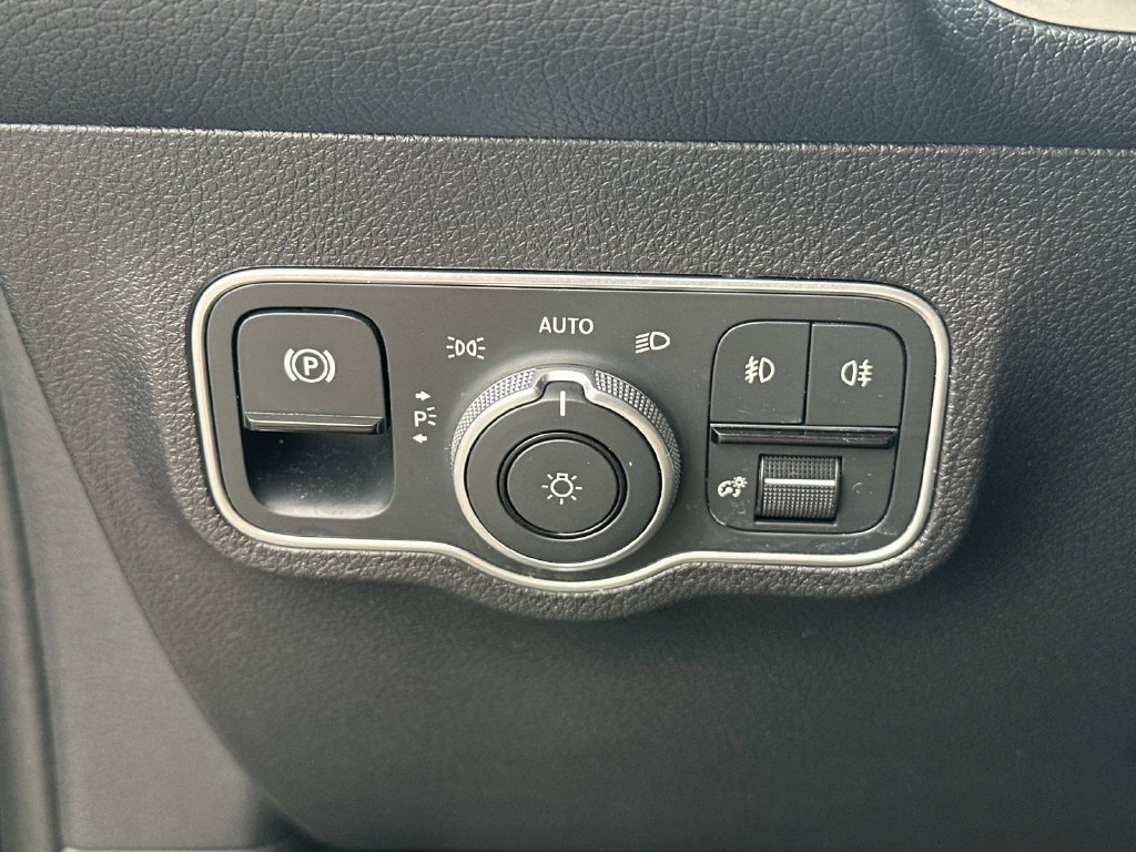 Used 2025 Night Black Mercedes-Benz GLB 250 image 29