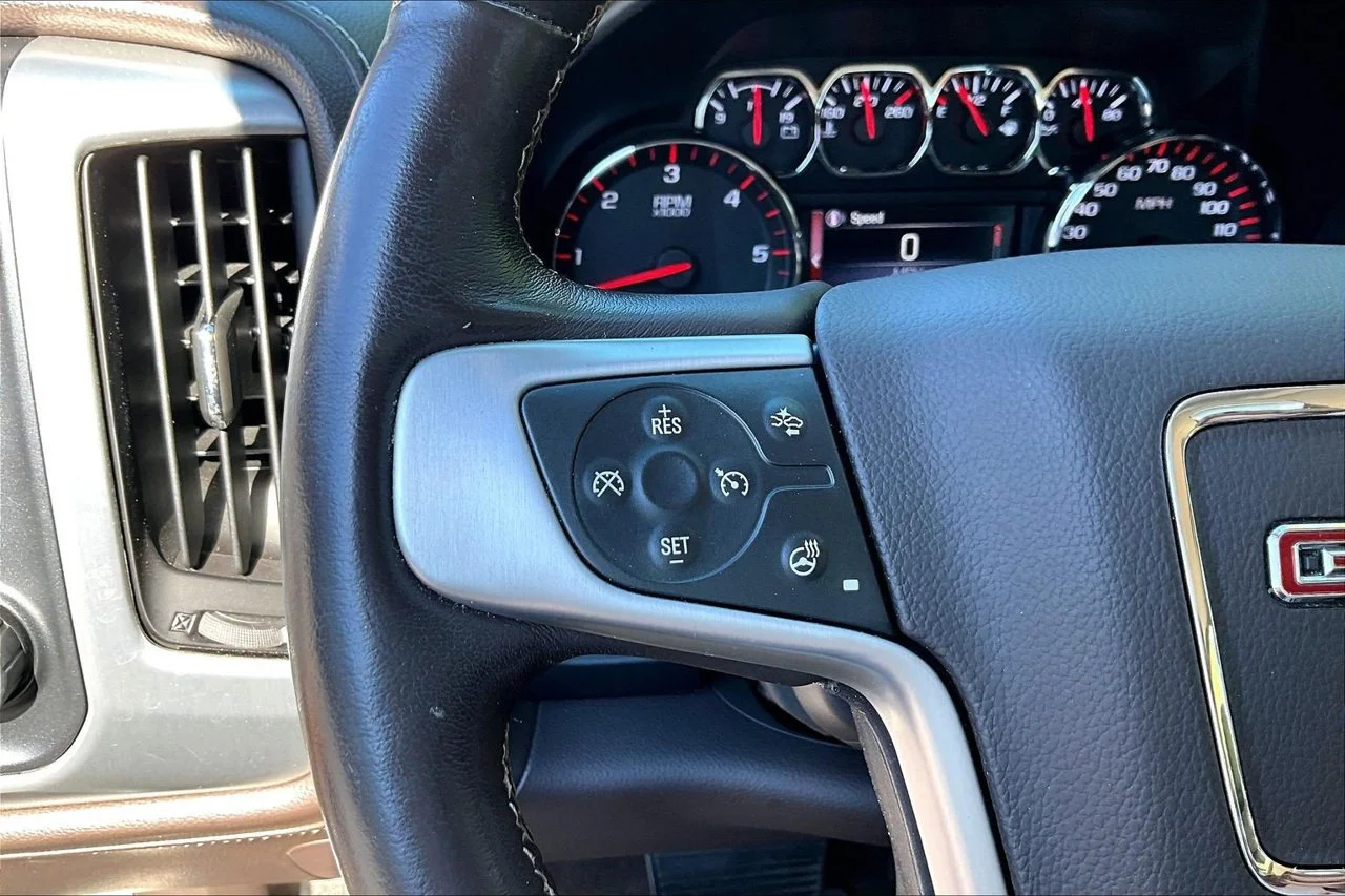 Used 2016 White GMC SLT image 28