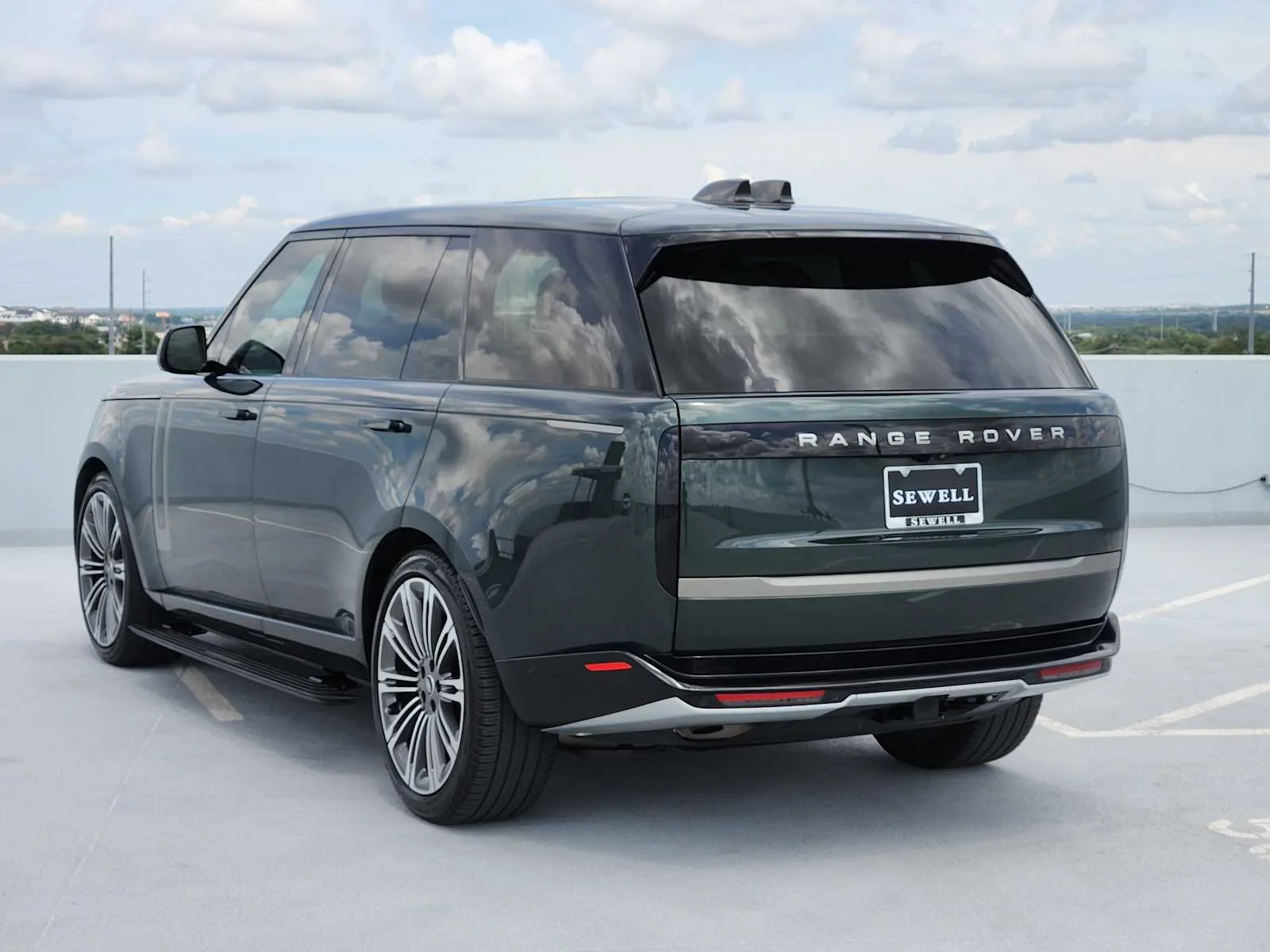 Certified Used 2024 Belgravia Green Metallic Land Rover SE image 7