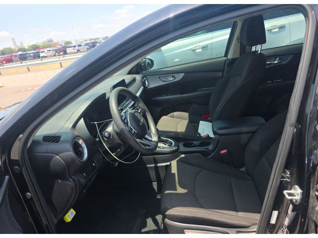 Used 2022 Aurora Black Kia FE image 6