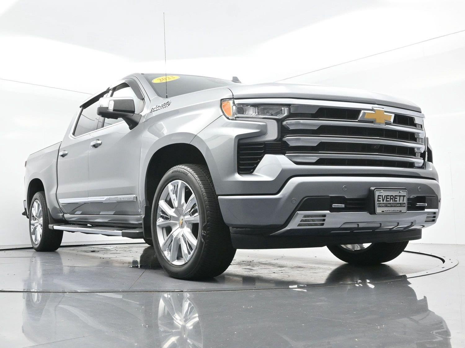 Used 2023 STERLING GRAY METALLIC Chevrolet High Country image 46