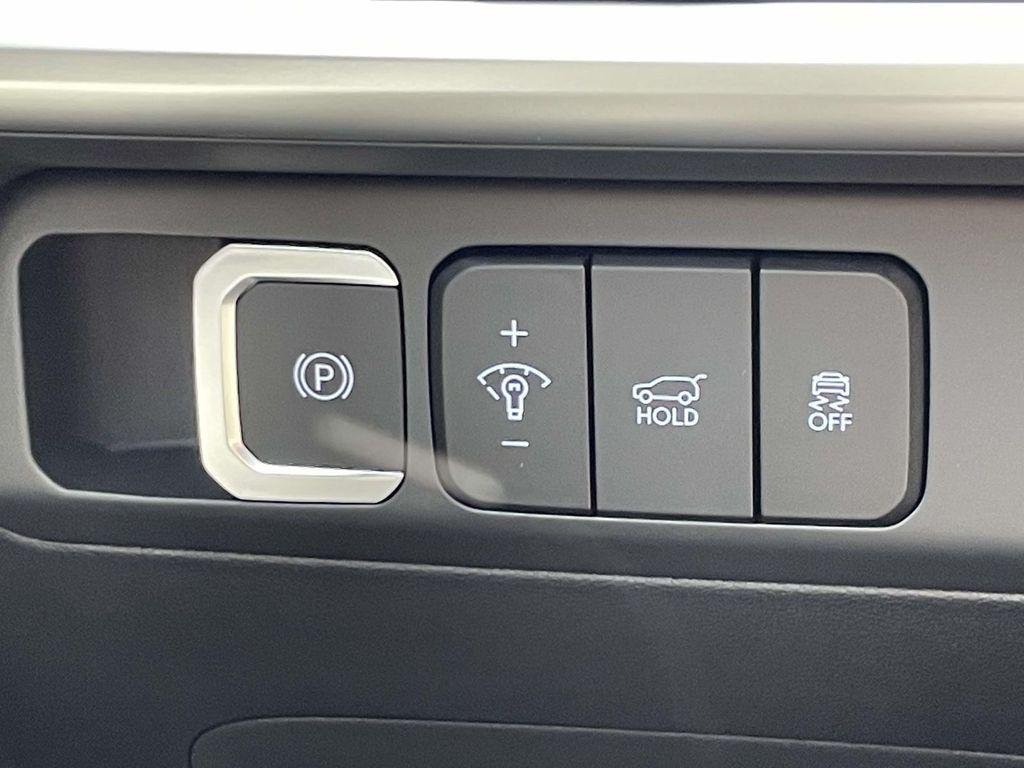 New 2027 White Hyundai SE AWD image 20