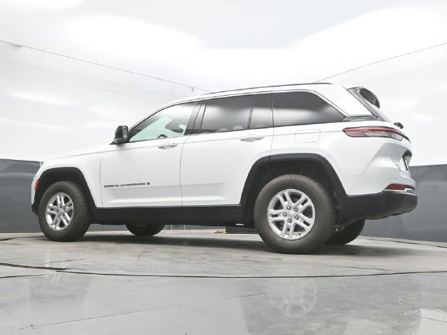 Used 2022 White Jeep Laredo image 43