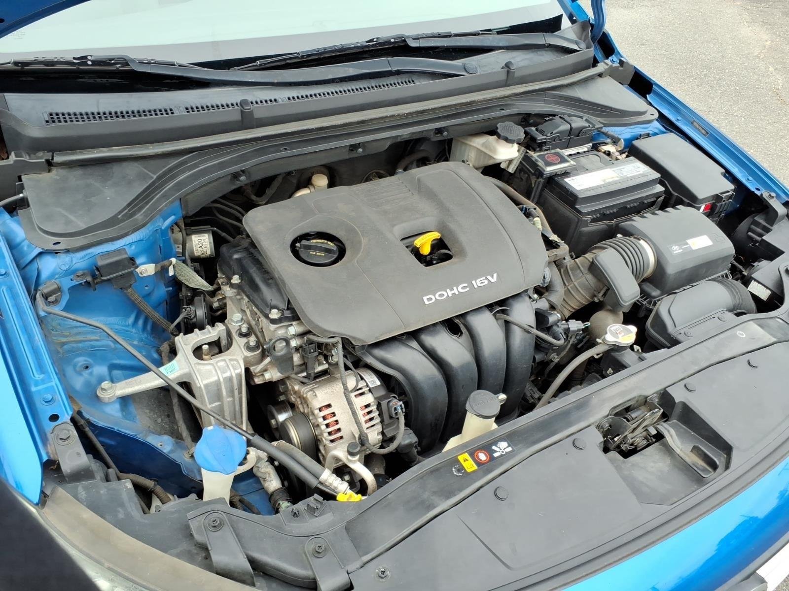 Used 2017 Electric Blue Hyundai SE image 29