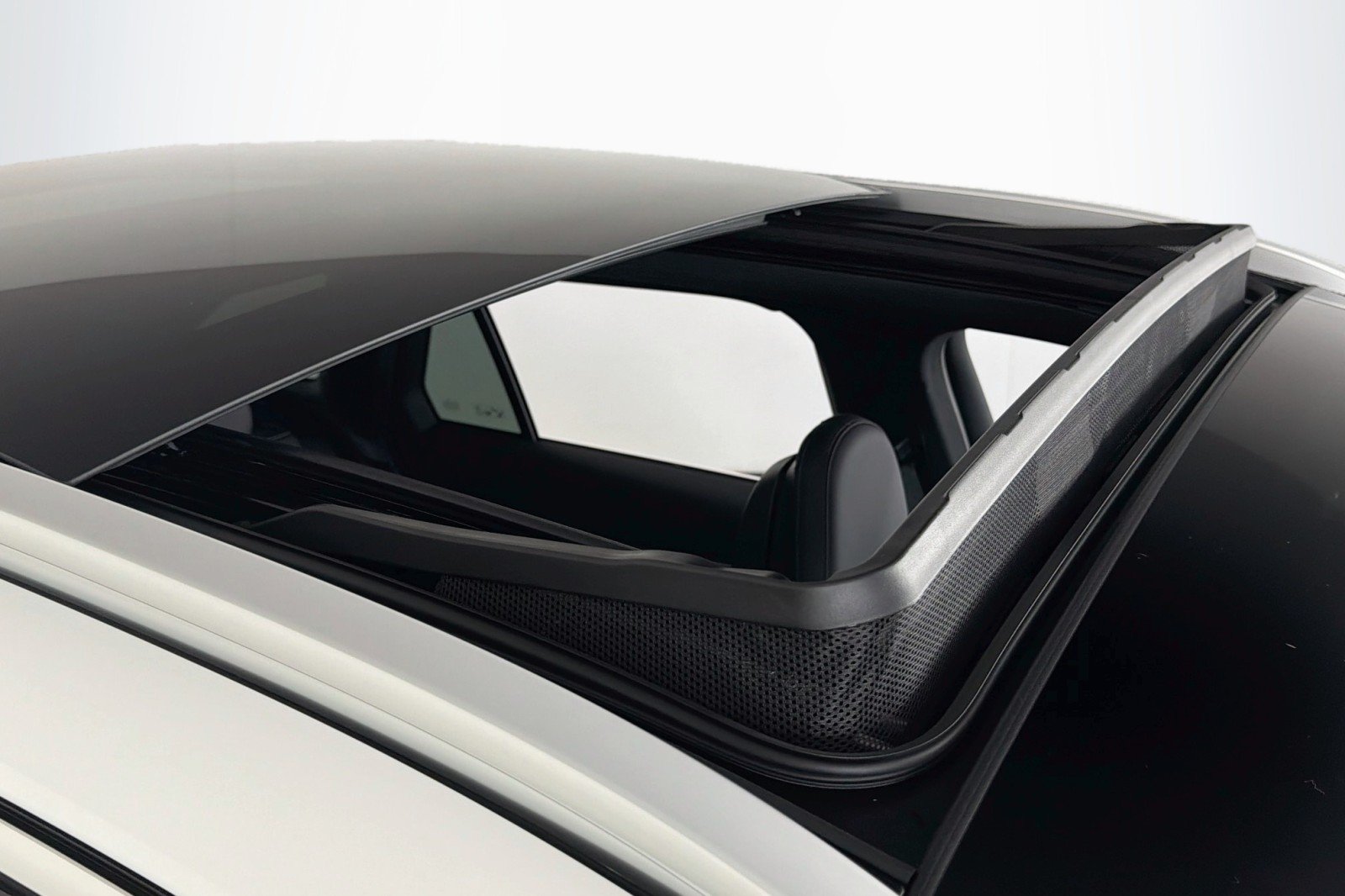New 2026 Polar White Mercedes-Benz GLC 300 SUV image 21