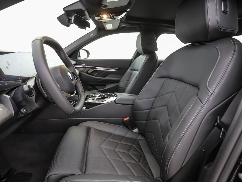 Used 2027 Black Sapphire Metallic BMW 530i xDrive image 11